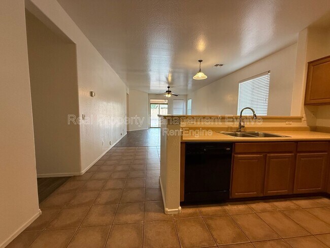 Foto del edificio - 7337 W St Catherine Ave