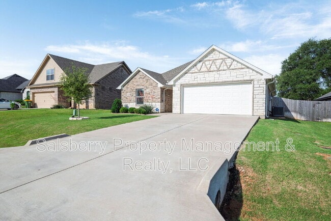 Building Photo - 3310 Windcrest Dr