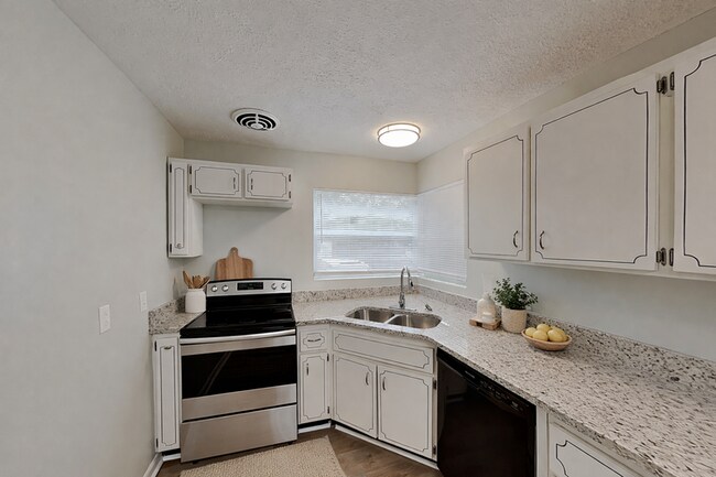 Foto del edificio - 2917 Cesery Blvd