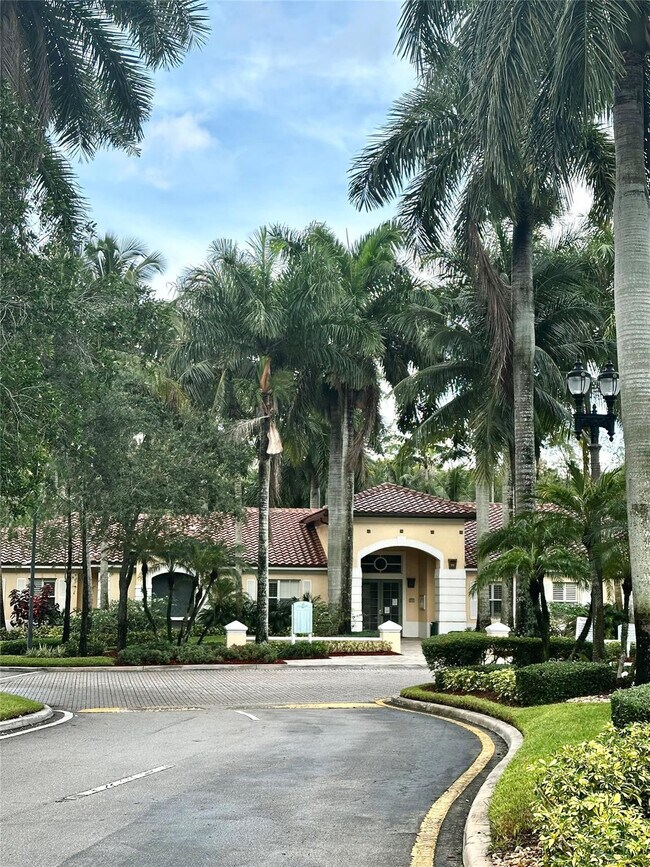 Foto del edificio - 6500 W Sample Rd