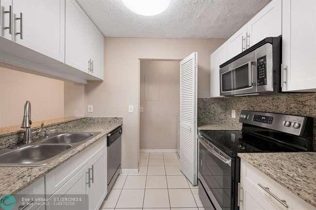 Foto del edificio - 8029 NW 71st Ct