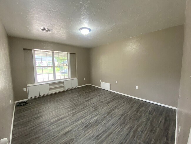 Foto del edificio - 4 bedroom House in Del City