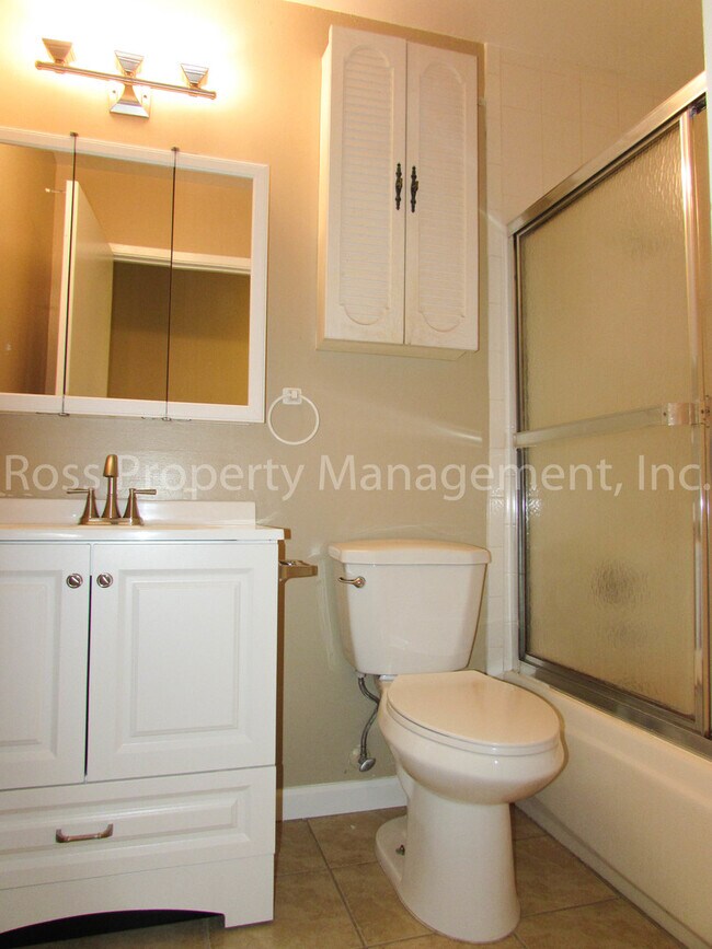 Foto del edificio - Great Pleasanton Location! Rare Single Story Townhome