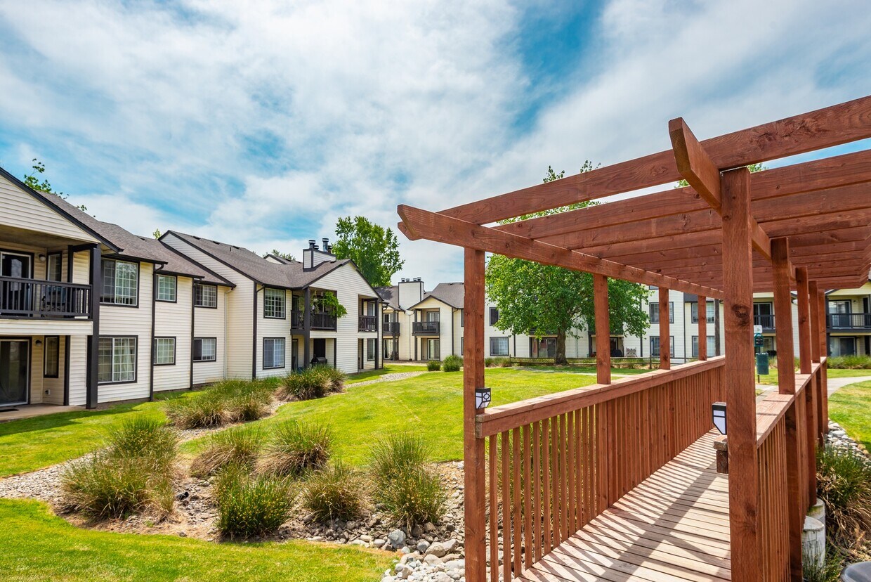 Foto principal - Chinook Park Apartment Homes