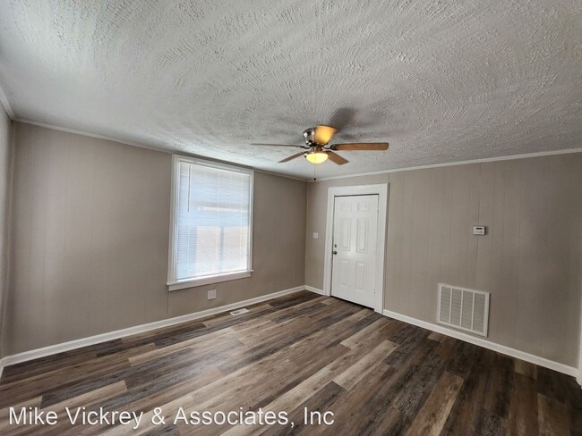 Building Photo - 4 br, 2 bath House - 212 Metcalf St