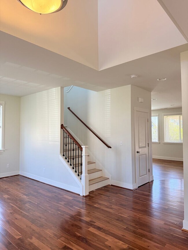 Foto del edificio - Spacious 4-Bedroom Home in Brier with AC