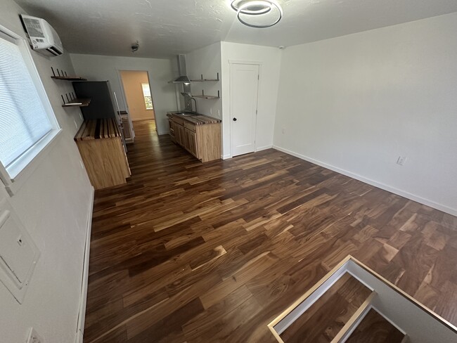 Building Photo - 401 Beaumont Dr