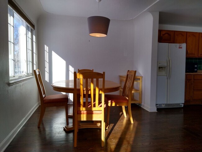 Foto del edificio - 2128 Hooker St