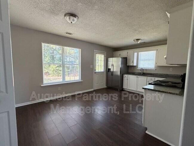 Foto del edificio - 3626 Pebble Creek Dr