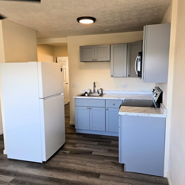 Building Photo - Live the beach life! Remodeled 1 Bedroom N...