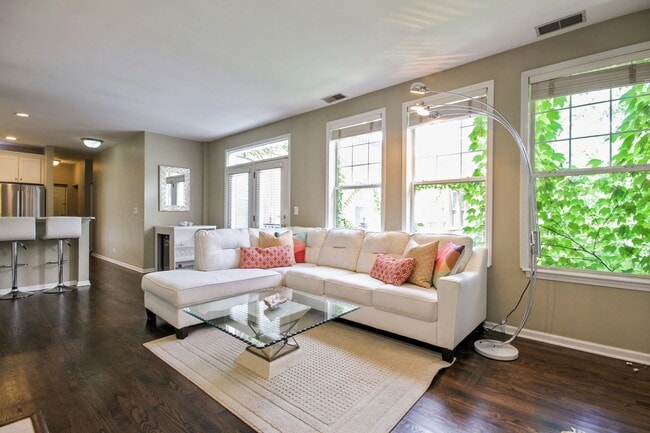 Foto del edificio - 305 W Scott St