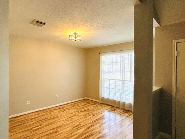 Building Photo - 1404 Helmsley Dr
