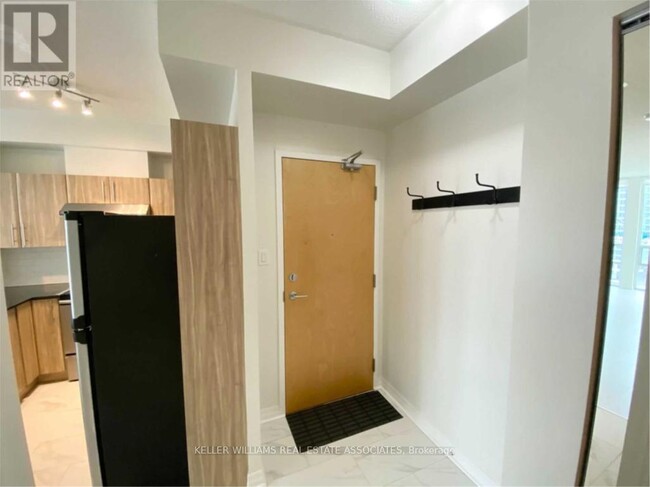 Photo du bâtiment - 3515-3515 Kariya Dr