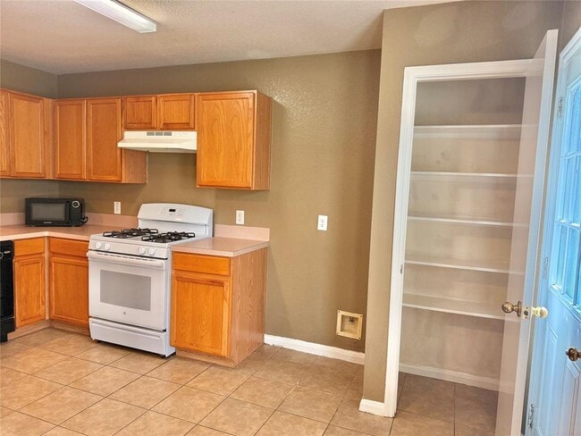 Building Photo - 21135 Birchbank Ln