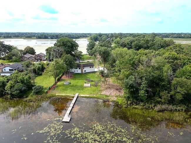 Foto del edificio - 3311 Interlachen Dr NE