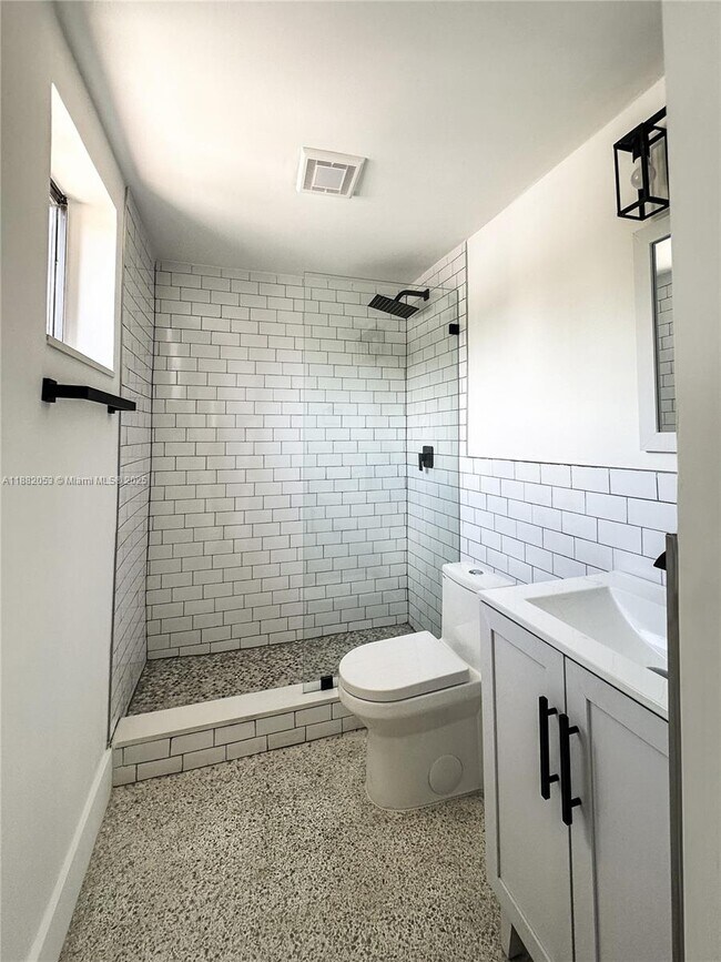 Foto del edificio - 190 NW 69th St