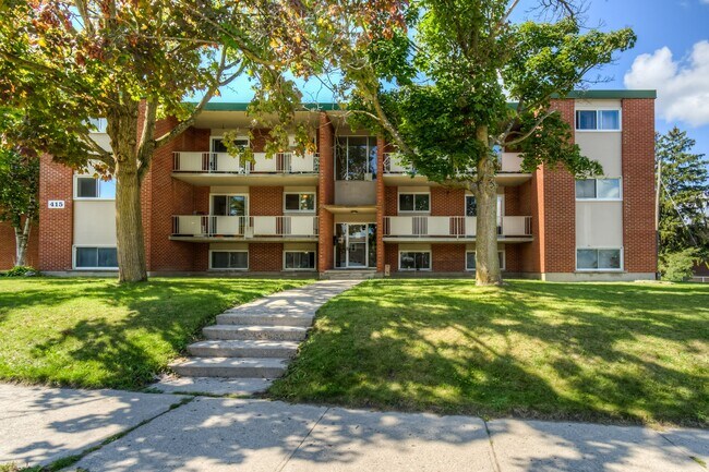 Photo du bâtiment - 80 Adelaide St & 415 Belmont Av W