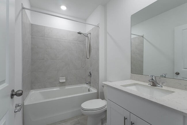Foto del edificio - Brand New 6 Bedroom