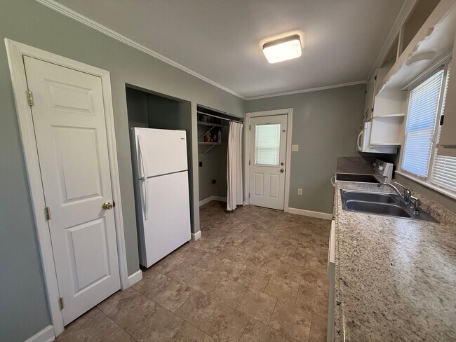 Foto del edificio - Three bedroom, 1 bath house in Burlington