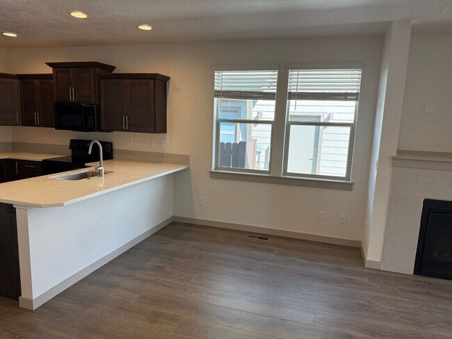 Foto del edificio - Newer 3 Bed/2 Bath Construction on Bend's Eastside - Cessna Drive