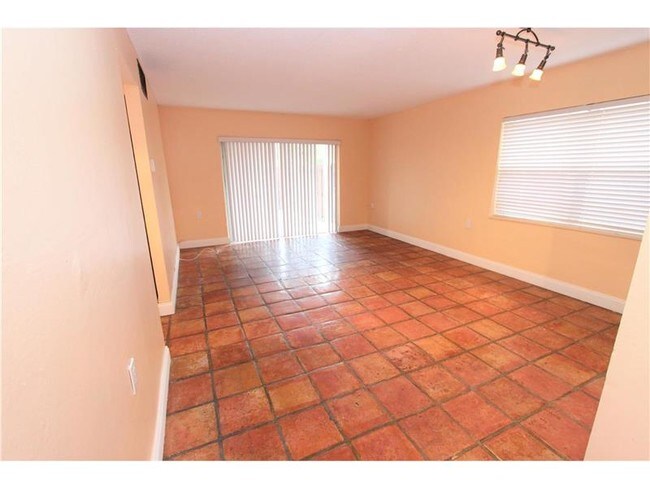 Foto del edificio - 11261 N Kendall Dr