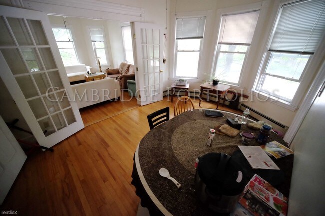 Building Photo - 2 br, 1 bath  - 162 Elm St # 2