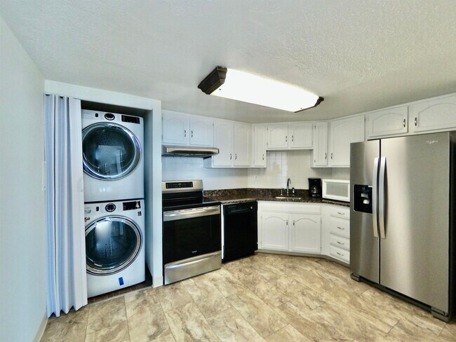 Building Photo - 1309 Harmon Cove Tower