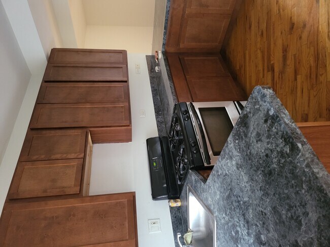 Foto del edificio - 820 E 44th St
