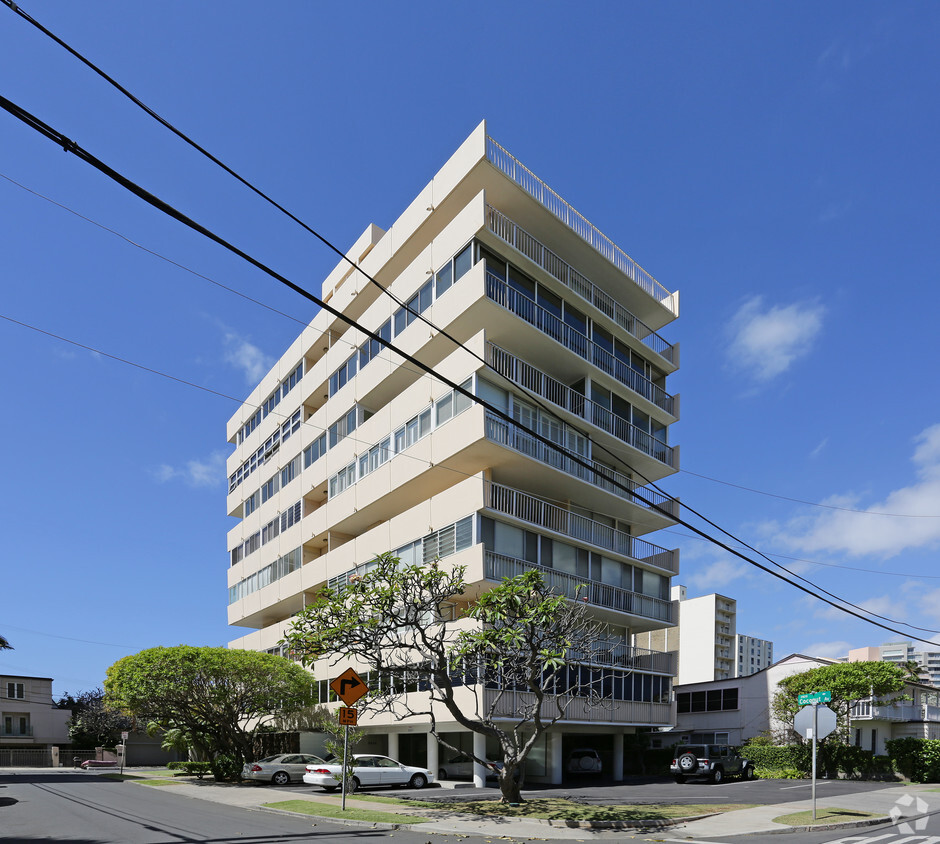 Primary Photo - 3056 Kalakaua Ave