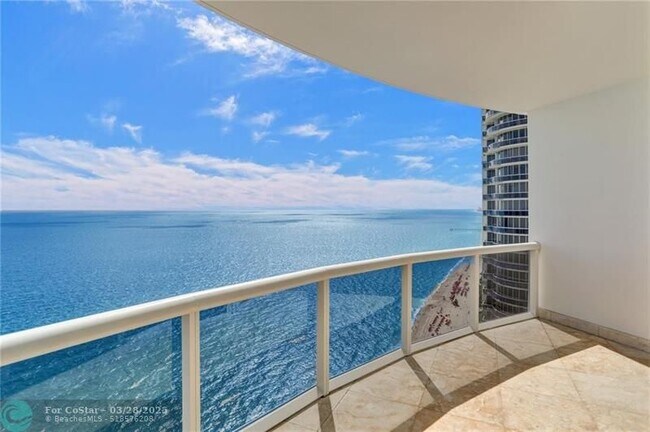 Foto del edificio - 18201 Collins Ave
