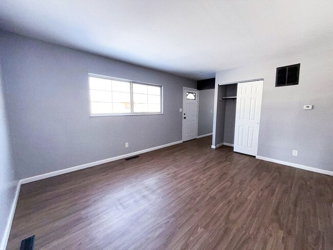 Foto del edificio - Move-In Ready 3BR Home w/ Eat-In Kitchen, Yard & Off-Street Parking