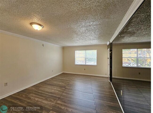 Building Photo - 4334 NW 9th Ave