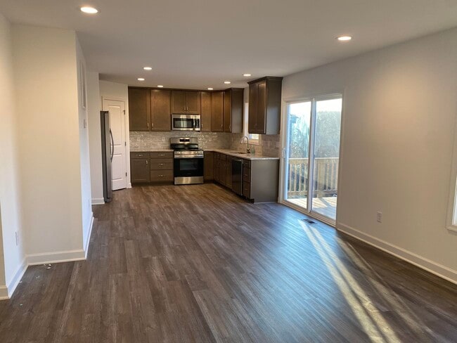 Building Photo - 1014 Middlebrook Ave