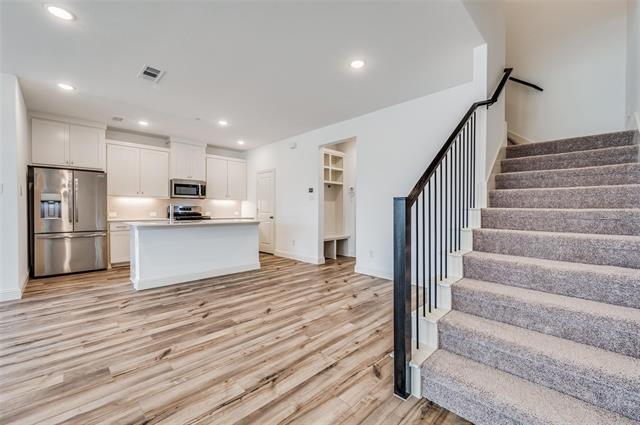 Foto del edificio - 8940 Samara St