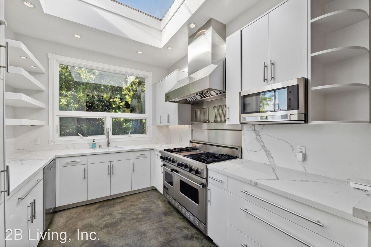 Primary Photo - 4 br, 3 bath House - 2206 Pine Street