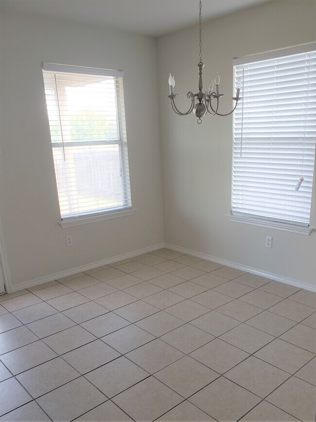 Building Photo - 406 Creston St