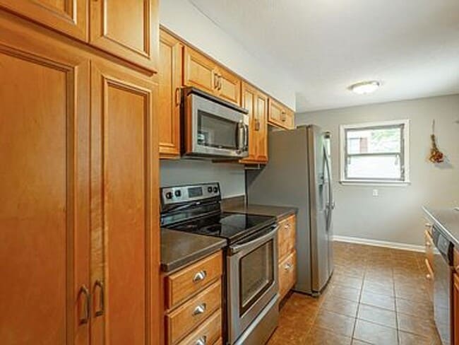 Building Photo - Three Bedroom Two Bathroom House For Rent