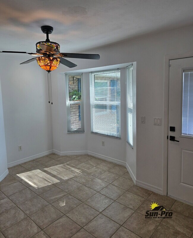 Foto del edificio - 139 Riverwalk Ct