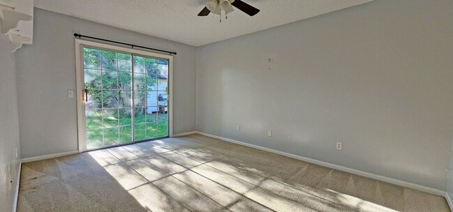 Building Photo - Beautiful three bedroom two bath home loca...