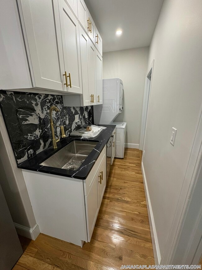 Building Photo - 56 Mozart St