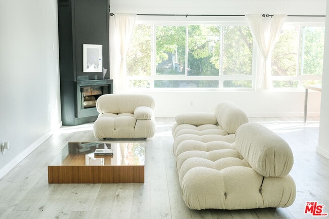 Foto del edificio - 10823 Camarillo St