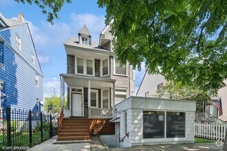 Building Photo - 2144 W Montrose Ave
