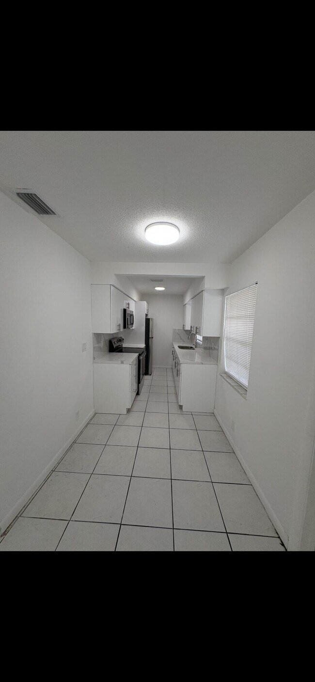Building Photo - 4031 NW 30th Terrace