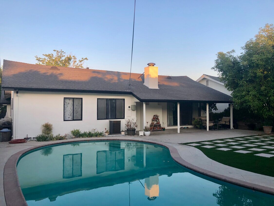 Foto principal - 9333 Swinton Ave