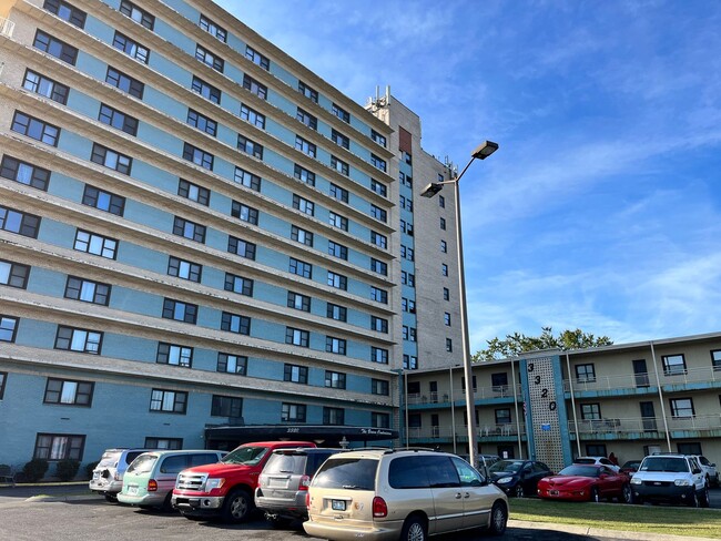 Building Photo - Updated first floor 1BR condo on Bardstown Rd