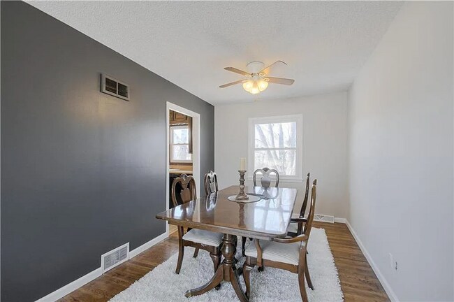 Building Photo - COMING SOON! 3 Bedrooms 2 Bathrooms $1,550