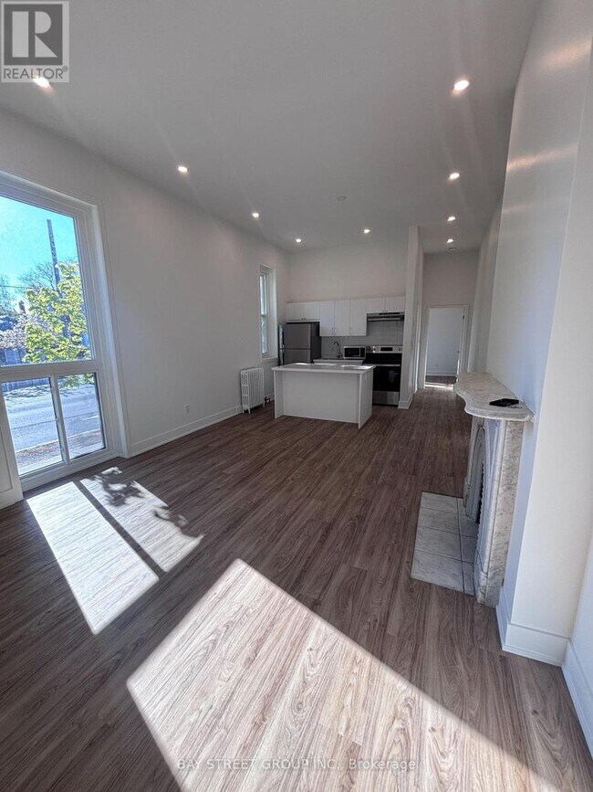 Photo du bâtiment - 1311 Pape Ave