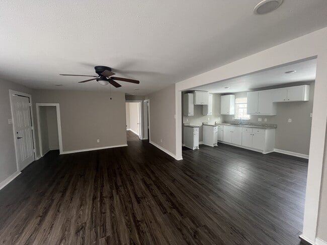 Foto del edificio - 412 E 5th St