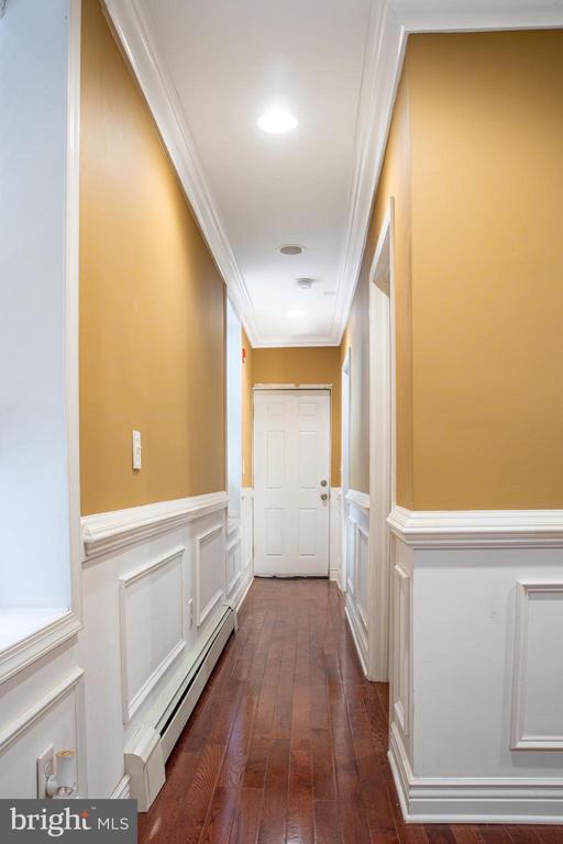 Building Photo - 265 S 9th St