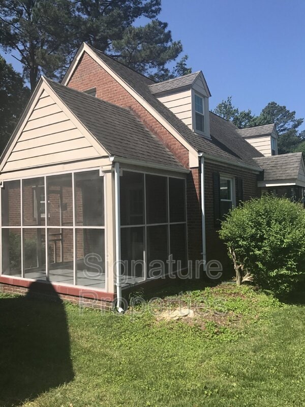 Building Photo - 2421 Wedgewood Ave